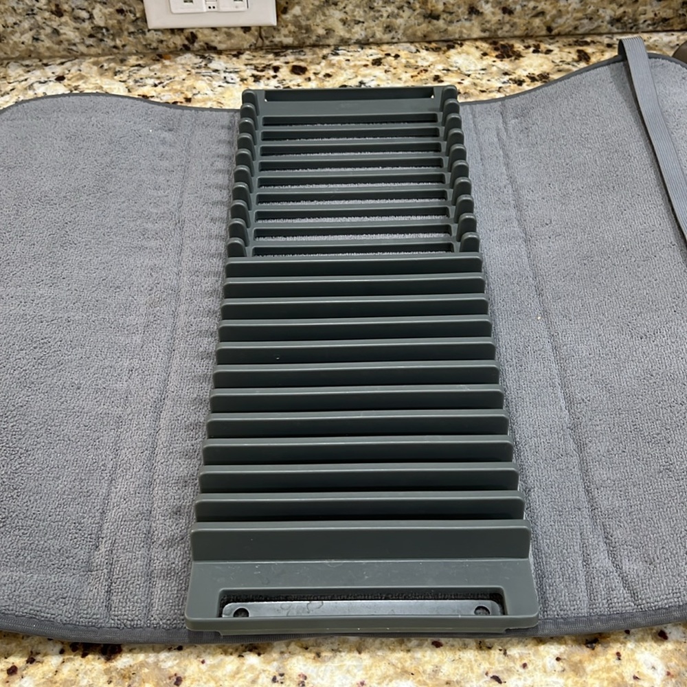 Umbra Folding Drying Mat Dark Grey w/Rack 18x24 - Picture 3 of 6